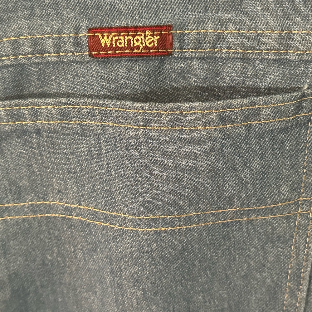 NWOT Men's Wrangler Blue Jeans - Picture 3 of 4